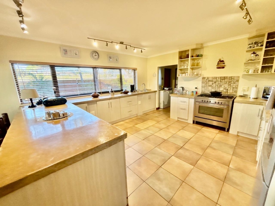 3 Bedroom Property for Sale in Eikenbosch Western Cape